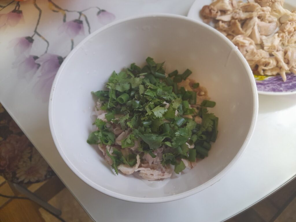 Вьетнамский суп Фо с курицей