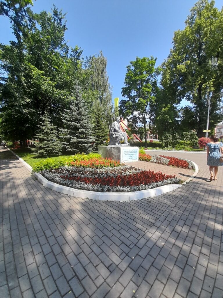 Памятник Максиму Горькому