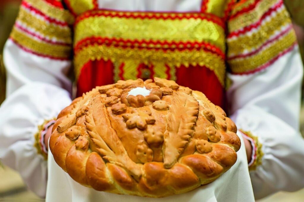 Семейные традиции русских: от рождения до вечности