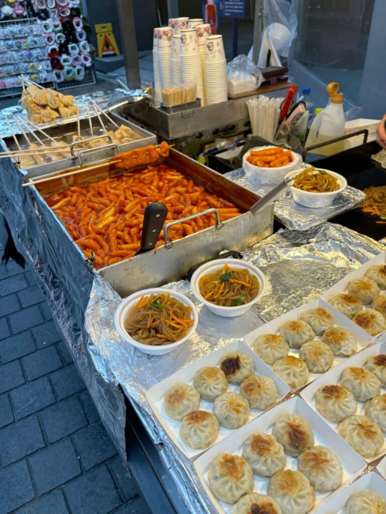 🍜 Уличная еда в Азии: гастрономический рай или лотерея со здоровьем?