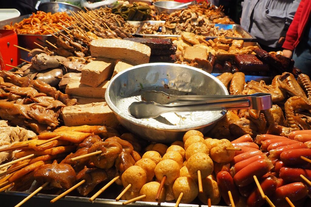 🍜 Уличная еда в Азии: гастрономический рай или лотерея со здоровьем?